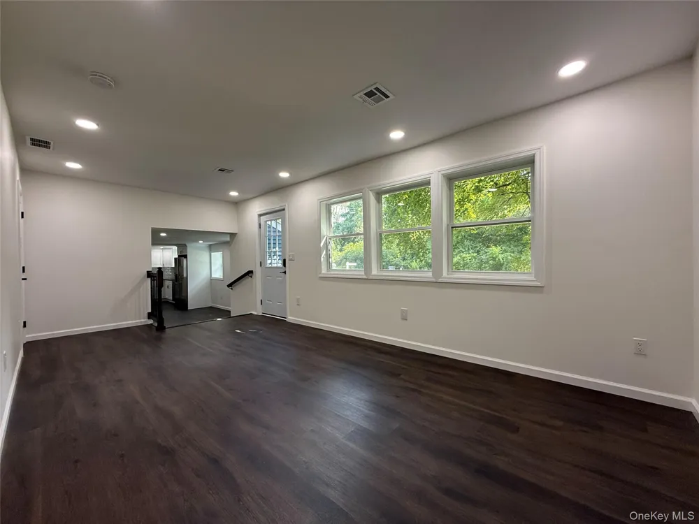 127 Spring Lake Road Red Hook, NY 12571