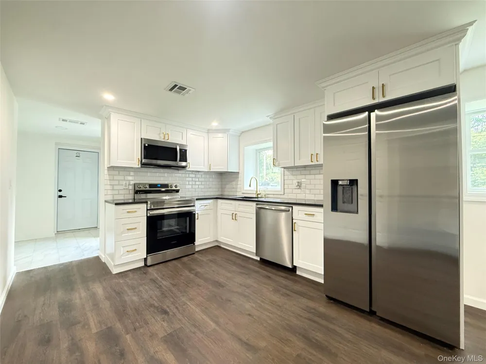 127 Spring Lake Road Red Hook, NY 12571