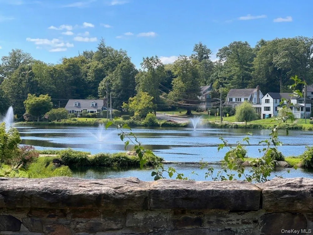 44 Hillside Lane New Rochelle, NY 10804