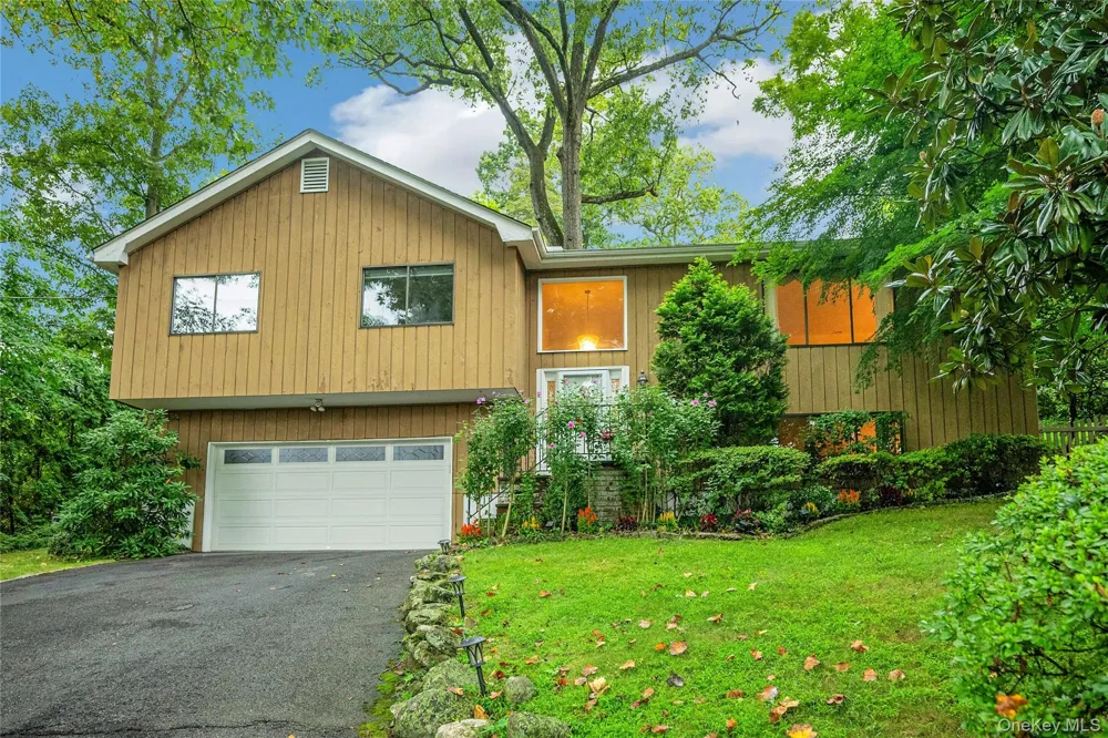 44 Hillside Lane New Rochelle, NY 10804