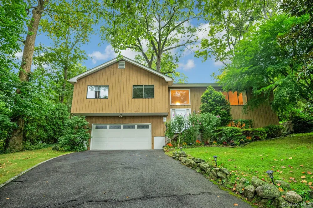 44 Hillside Lane New Rochelle, NY 10804