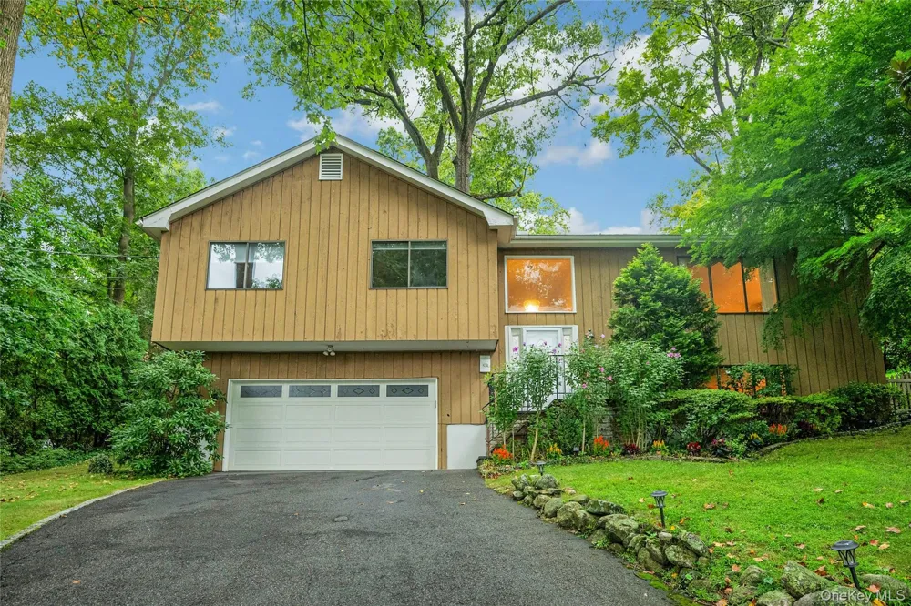 44 Hillside Lane New Rochelle, NY 10804