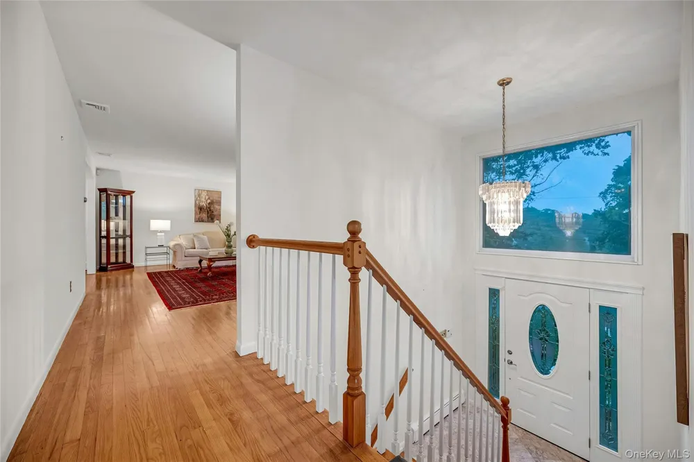 44 Hillside Lane New Rochelle, NY 10804