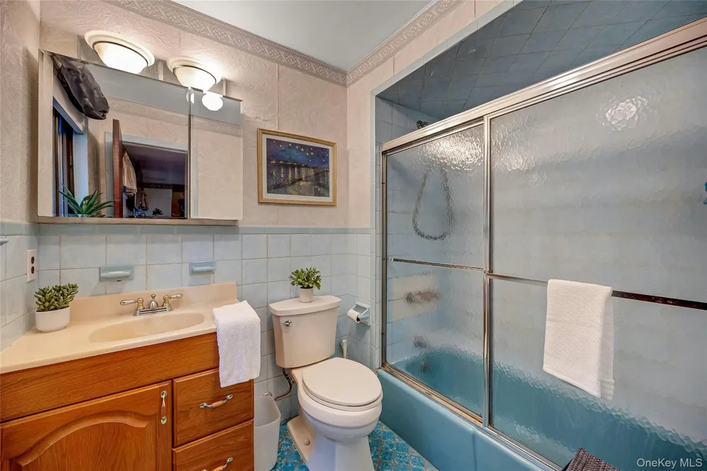 44 Hillside Lane New Rochelle, NY 10804