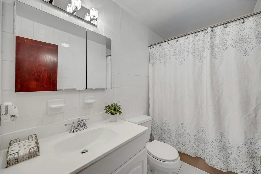44 Hillside Lane New Rochelle, NY 10804