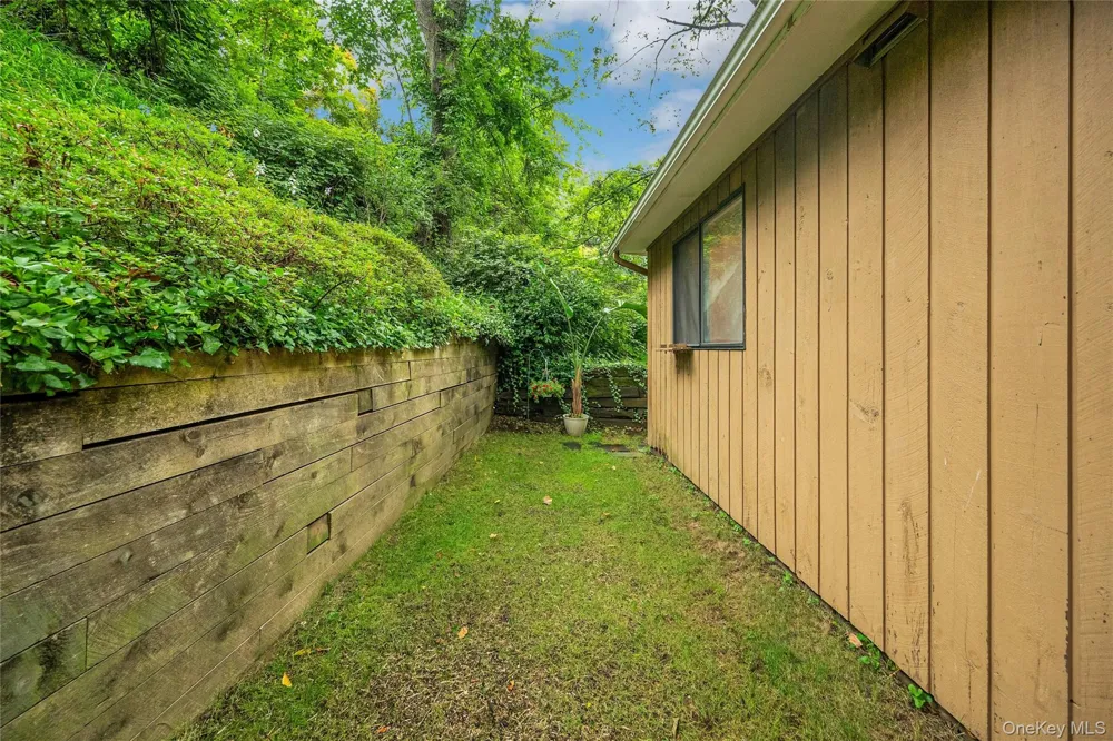 44 Hillside Lane New Rochelle, NY 10804