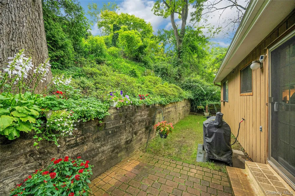 44 Hillside Lane New Rochelle, NY 10804