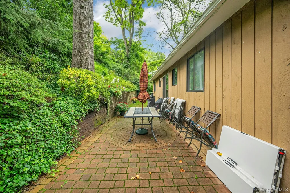 44 Hillside Lane New Rochelle, NY 10804