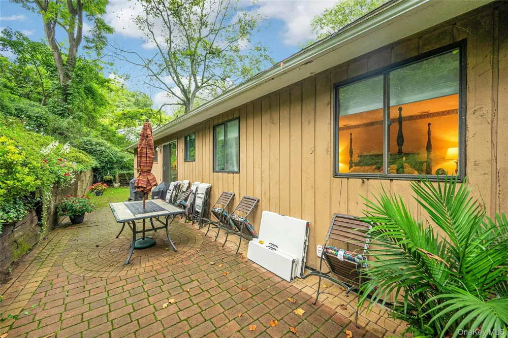 44 Hillside Lane New Rochelle, NY 10804
