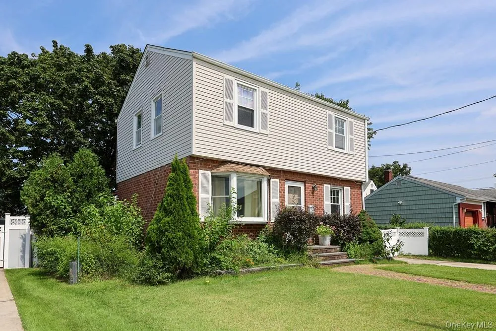 494 Sally Road Mineola, NY 11501