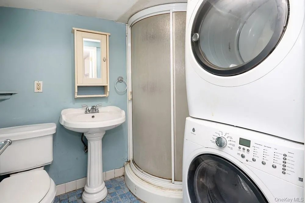 494 Sally Road Mineola, NY 11501