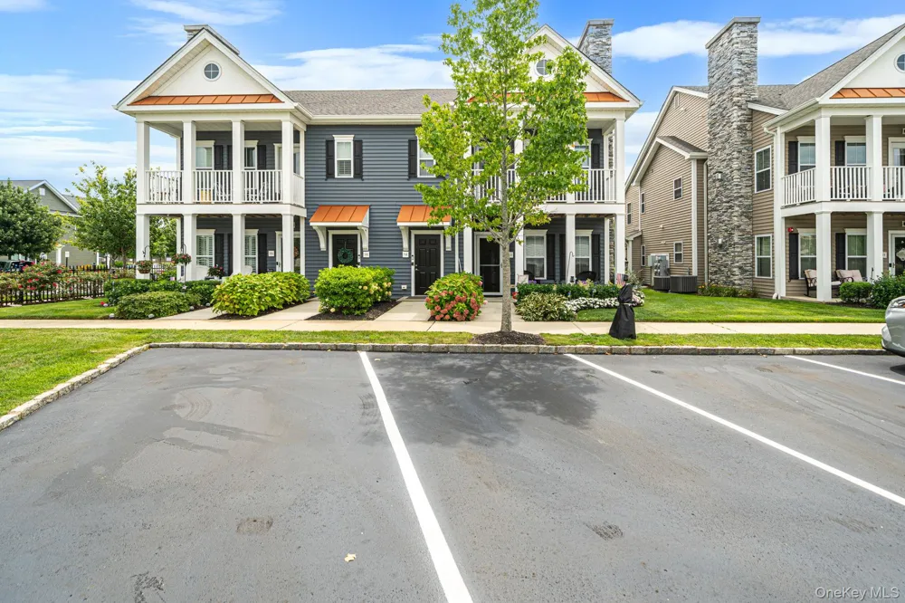 14 Park Drive S East Islip, NY 11730