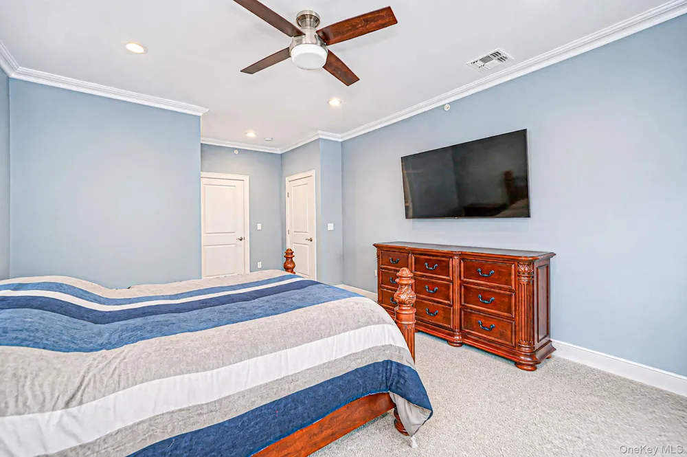 14 Park Drive S East Islip, NY 11730