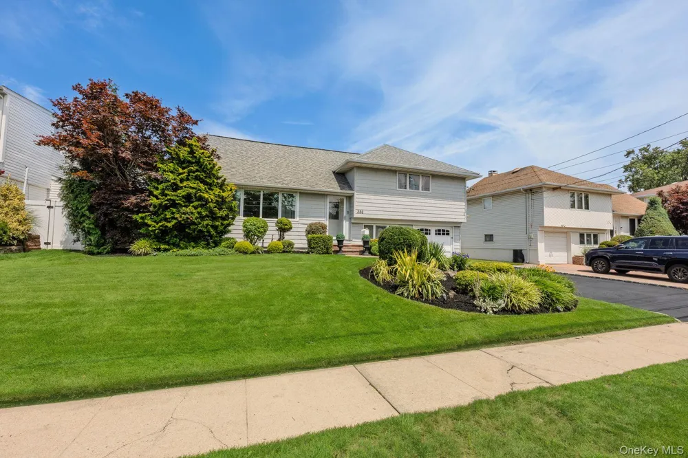 286 E Lexington Avenue Oceanside, NY 11572