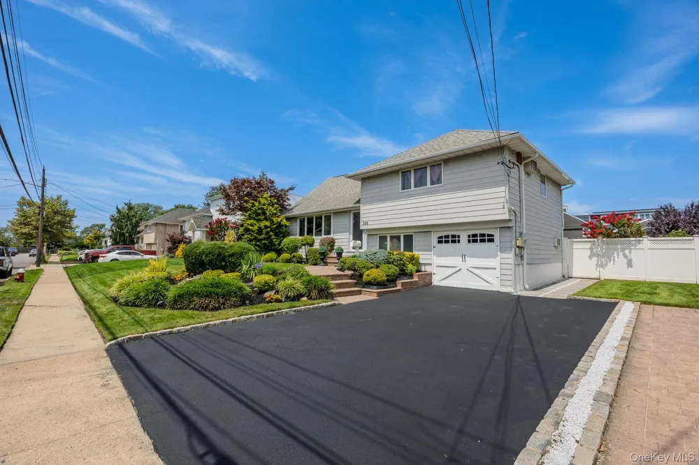 286 E Lexington Avenue Oceanside, NY 11572