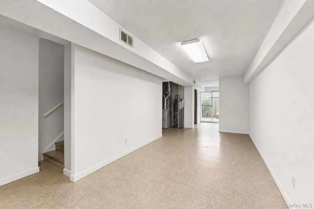 29 Tappen Court Staten Island, NY 10304