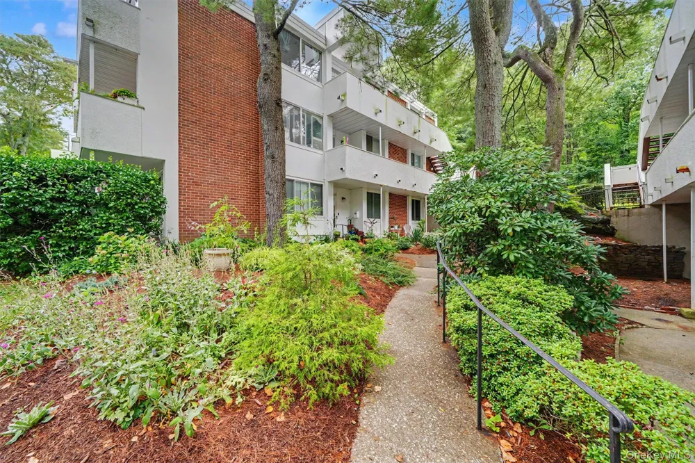 321 Tallwood Drive Hartsdale, NY 10530