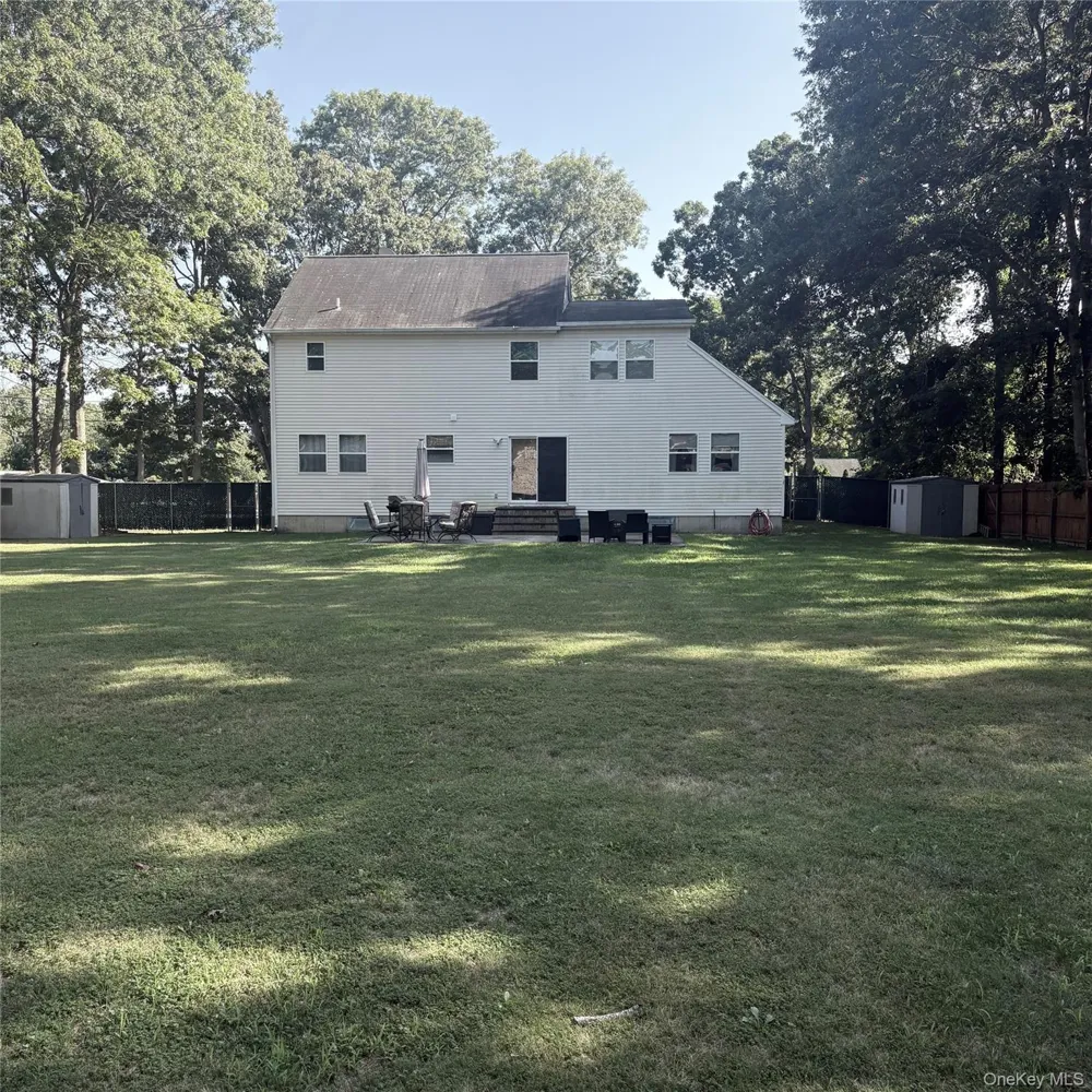 109 Crestwood Drive Shirley, NY 11967
