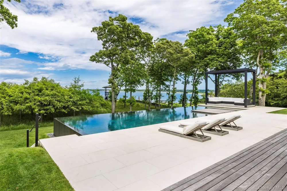 20 & 22 Hedges Banks Drive East Hampton, NY 11937