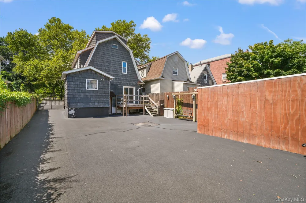 816 Throggs Neck Expressway Bronx, NY 10465