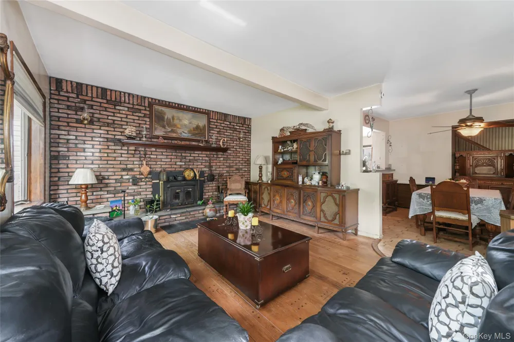 816 Throggs Neck Expressway Bronx, NY 10465
