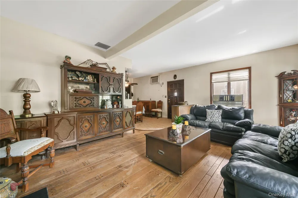 816 Throggs Neck Expressway Bronx, NY 10465