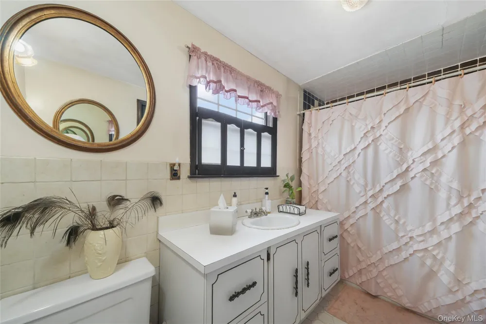816 Throggs Neck Expressway Bronx, NY 10465
