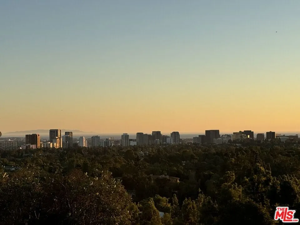 9926 Beverly Grove Drive Los Angeles, CA 90210