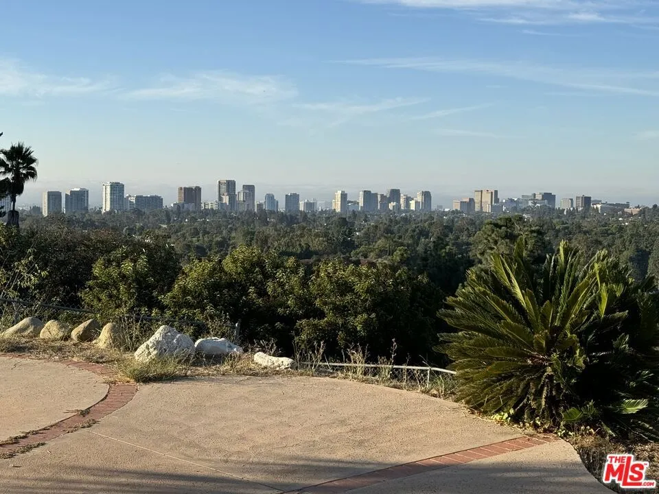 9926 Beverly Grove Drive Los Angeles, CA 90210