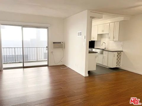 1026 Genesee Avenue #9