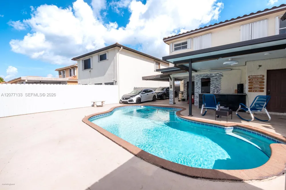 8126 NW 199th Ter Hialeah, FL 33015