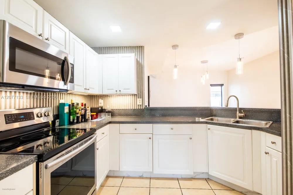 8126 NW 199th Ter Hialeah, FL 33015