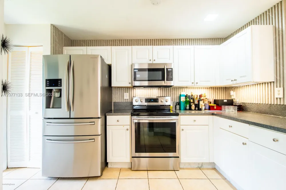 8126 NW 199th Ter Hialeah, FL 33015