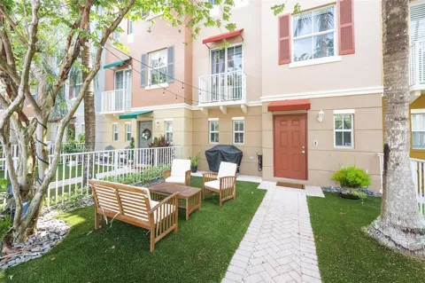 540 NE 7TH AVENUE #1