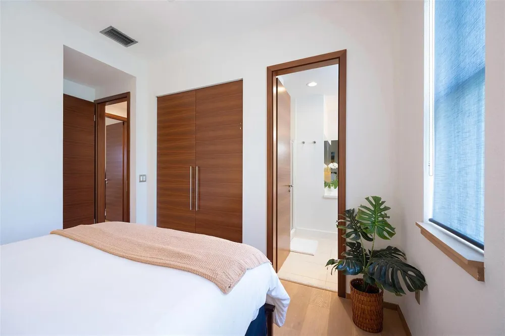 540 NE 7TH AVENUE #1 Fort Lauderdale, FL 33301