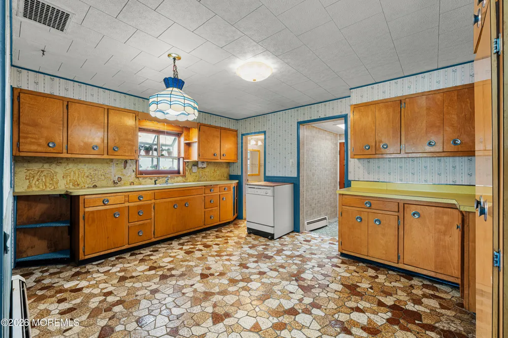 44 John Street Helmetta, NJ 08828
