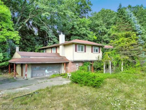 3187 Mapleridge