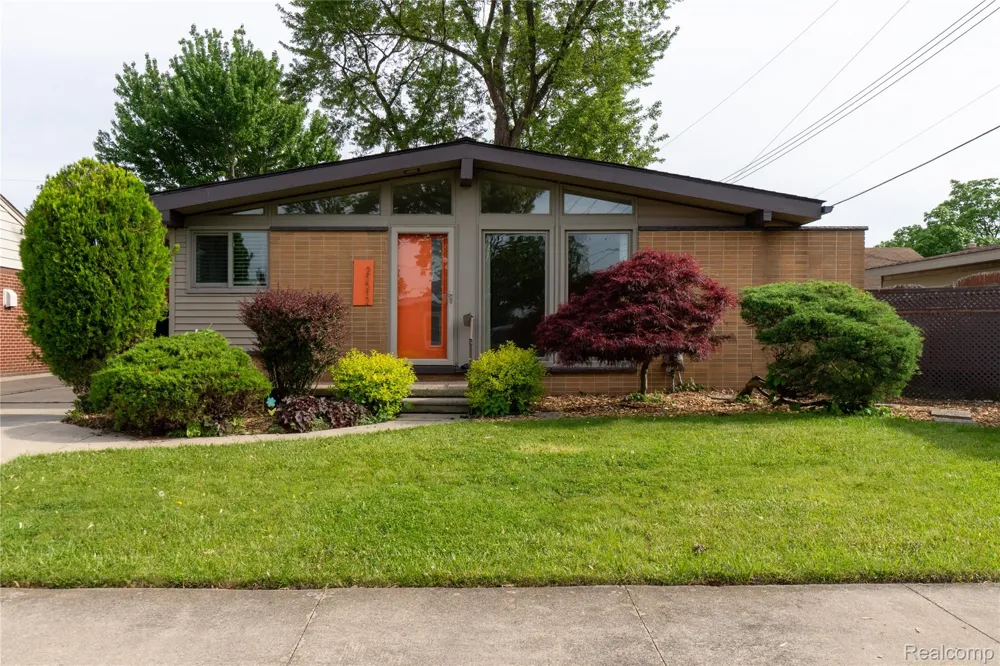 21512 Briarcliff Street St Clair Shores City, MI 48082