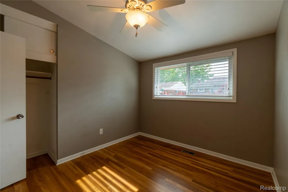 21512 Briarcliff Street St Clair Shores City, MI 48082