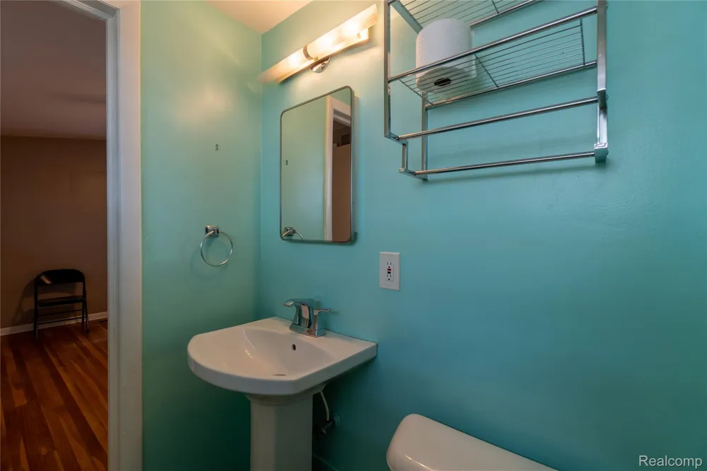 21512 Briarcliff Street St Clair Shores City, MI 48082