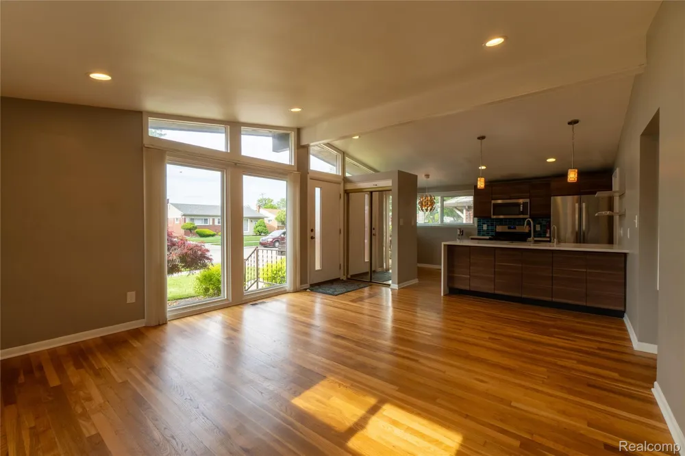 21512 Briarcliff Street St Clair Shores City, MI 48082