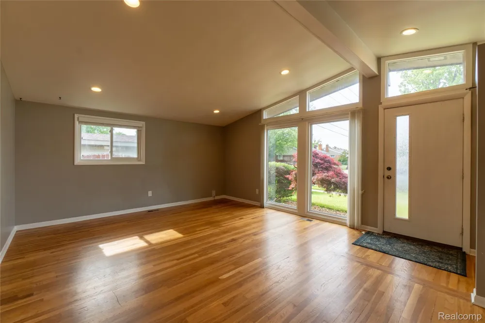 21512 Briarcliff Street St Clair Shores City, MI 48082