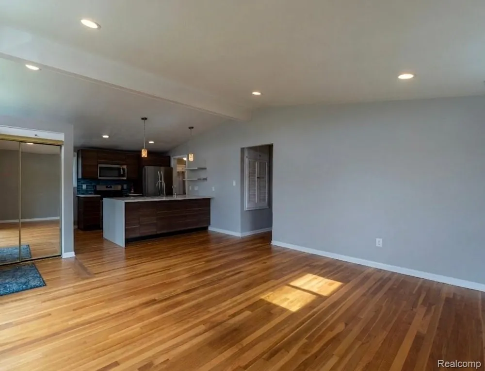 21512 Briarcliff Street St Clair Shores City, MI 48082