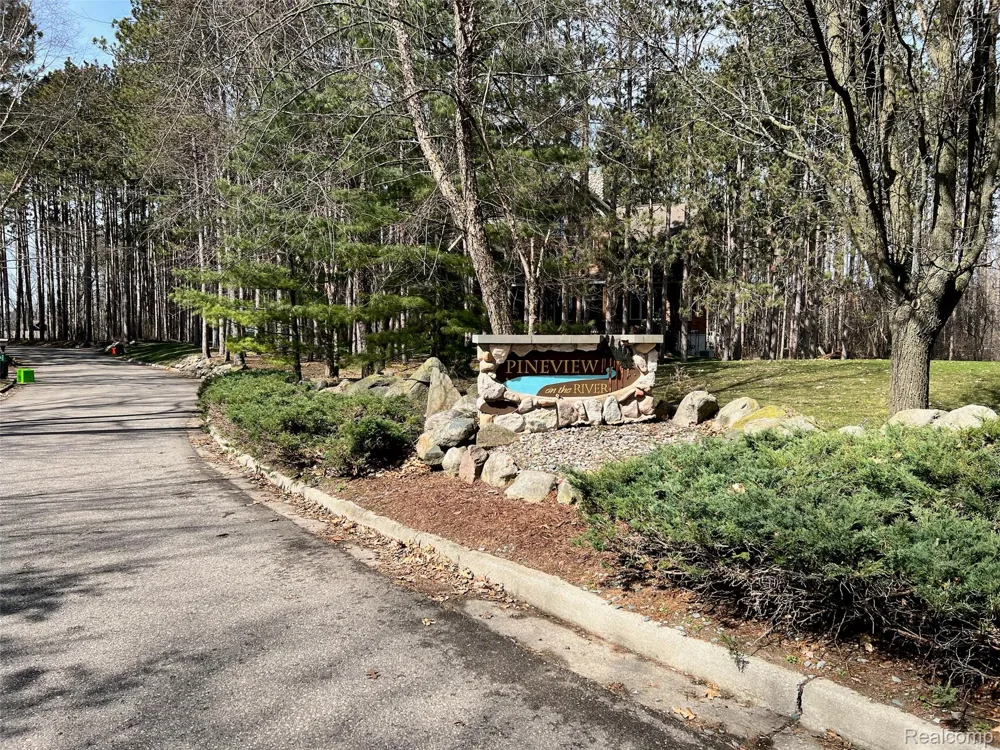 9047 Pineview River Drive Argentine Township, MI 48451