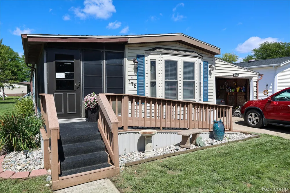 178 Maple Run Ln Mason City, MI 48854