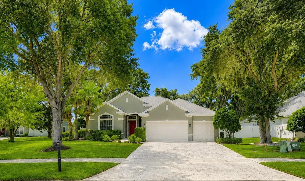 105 E BLUE WATER EDGE DRIVE Eustis, FL 32736
