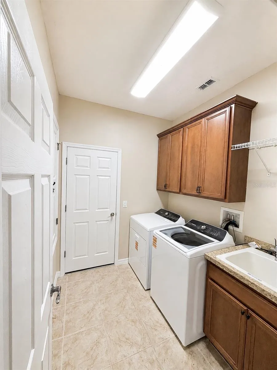 105 E BLUE WATER EDGE DRIVE Eustis, FL 32736
