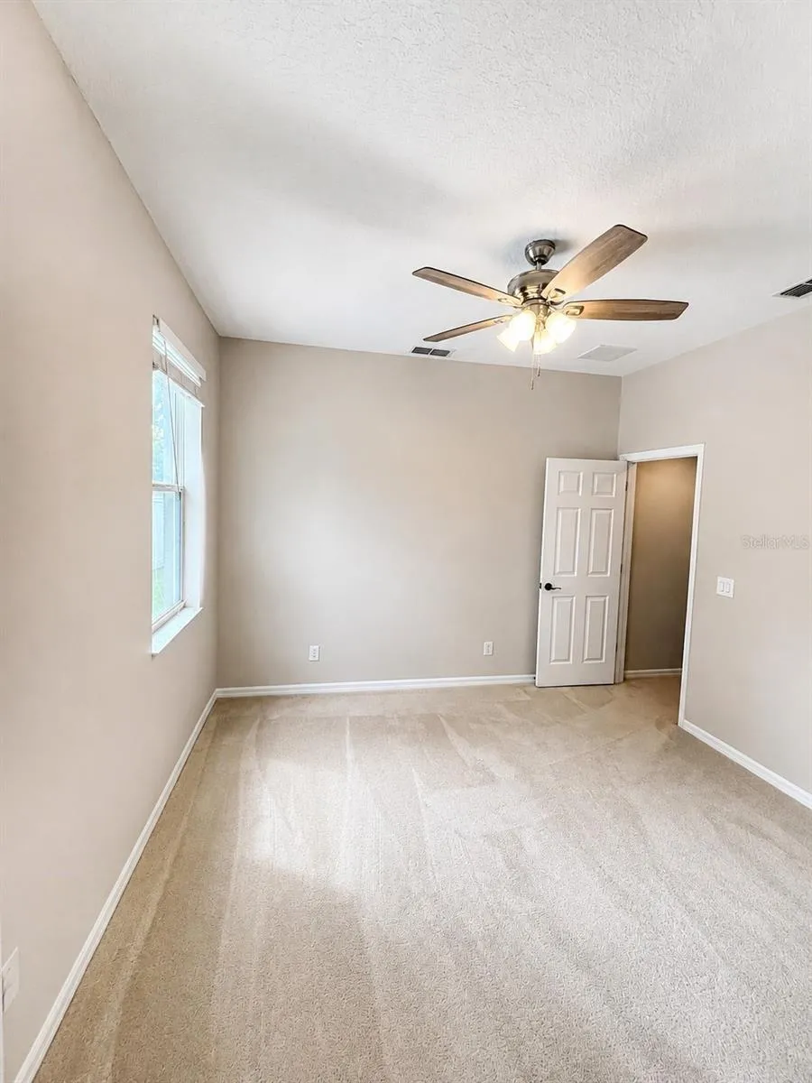 105 E BLUE WATER EDGE DRIVE Eustis, FL 32736