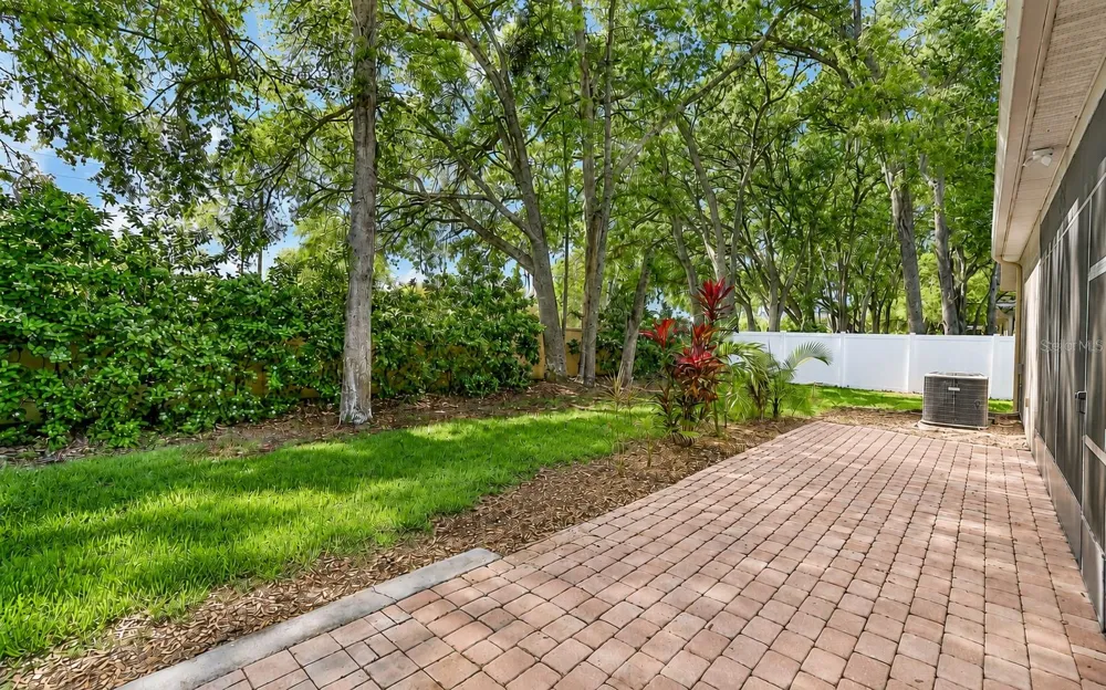 105 E BLUE WATER EDGE DRIVE Eustis, FL 32736