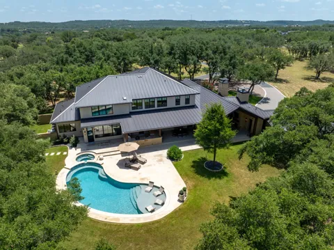 900 Rivercliff Drive